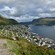 Maloy, Noruega, enclavada entre las montañas y un fiordo